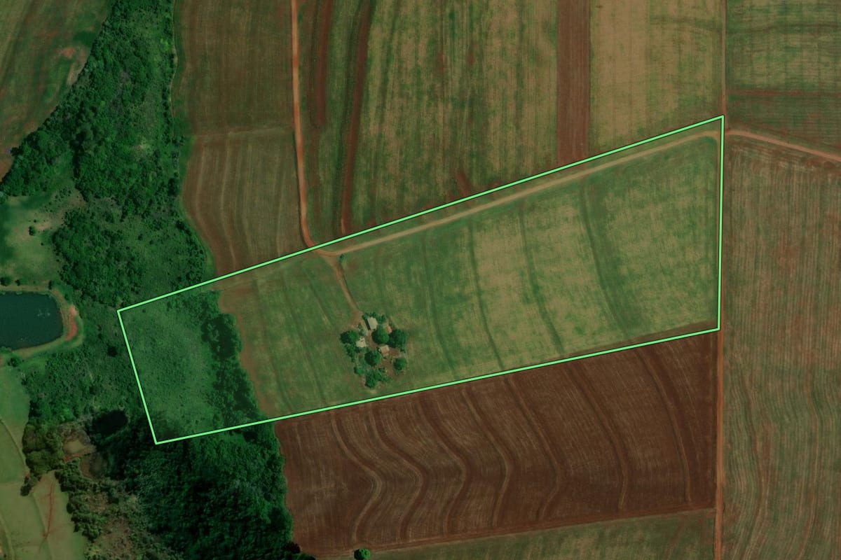 Imagem de satélite do imóvel rural em Jesuítas (PR), com o contorno declarado no CAR desenhado por cima.