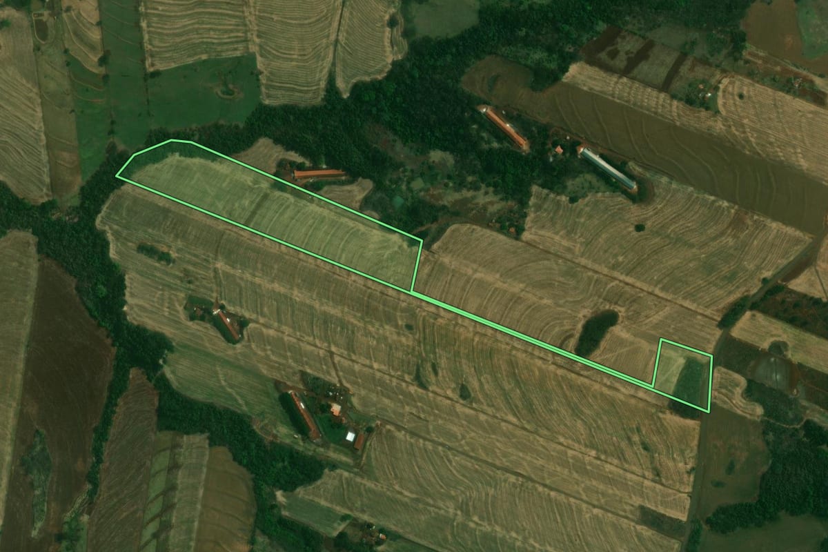 Imagem de satélite do imóvel rural em Jesuítas (PR), com o contorno declarado no CAR desenhado por cima.