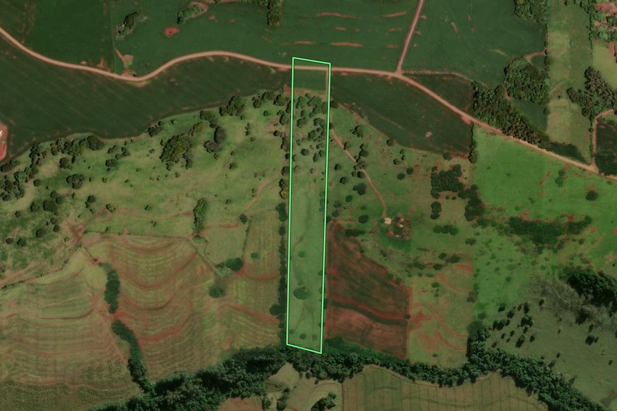 Imagem de satélite do imóvel rural em Jesuítas (PR), com o contorno declarado no CAR desenhado por cima.