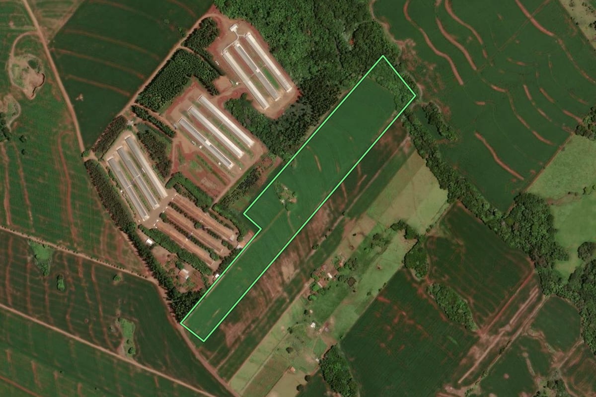 Imagem de satélite do imóvel rural em Jesuítas (PR), com o contorno declarado no CAR desenhado por cima.