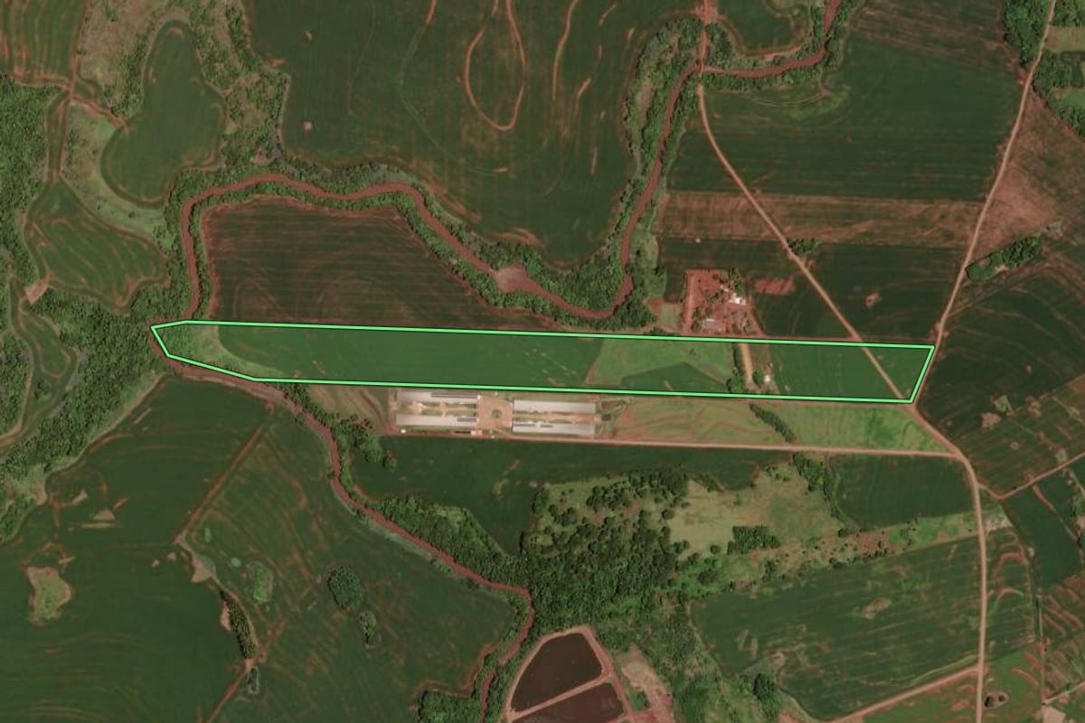 Imagem de satélite do imóvel rural em Jesuítas (PR), com o contorno declarado no CAR desenhado por cima.