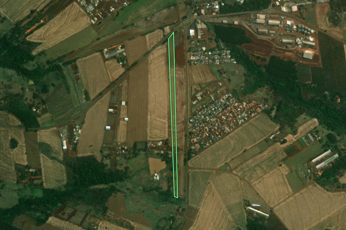 Imagem de satélite do imóvel rural em Jesuítas (PR), com o contorno declarado no CAR desenhado por cima.