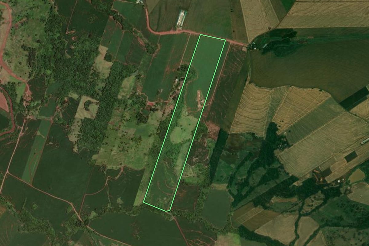 Imagem de satélite do imóvel rural em Jesuítas (PR), com o contorno declarado no CAR desenhado por cima.