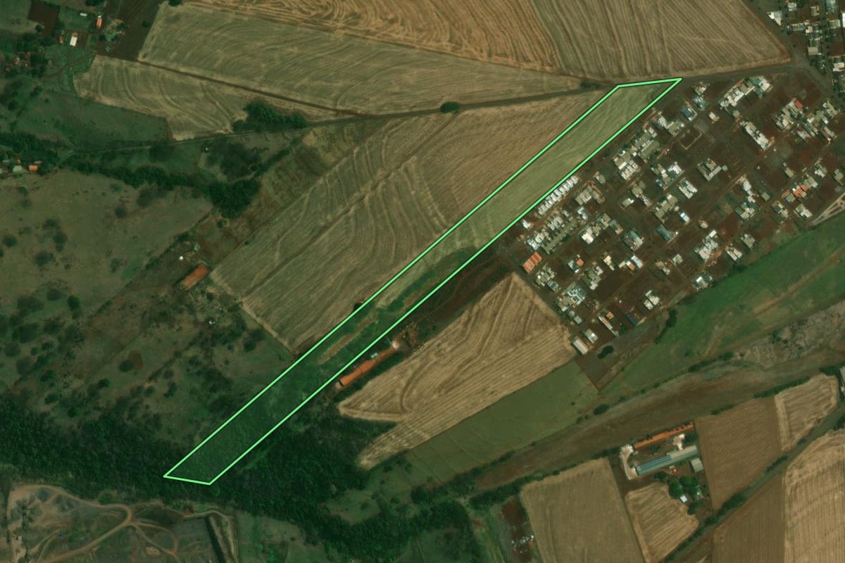 Imagem de satélite do imóvel rural em Jesuítas (PR), com o contorno declarado no CAR desenhado por cima.