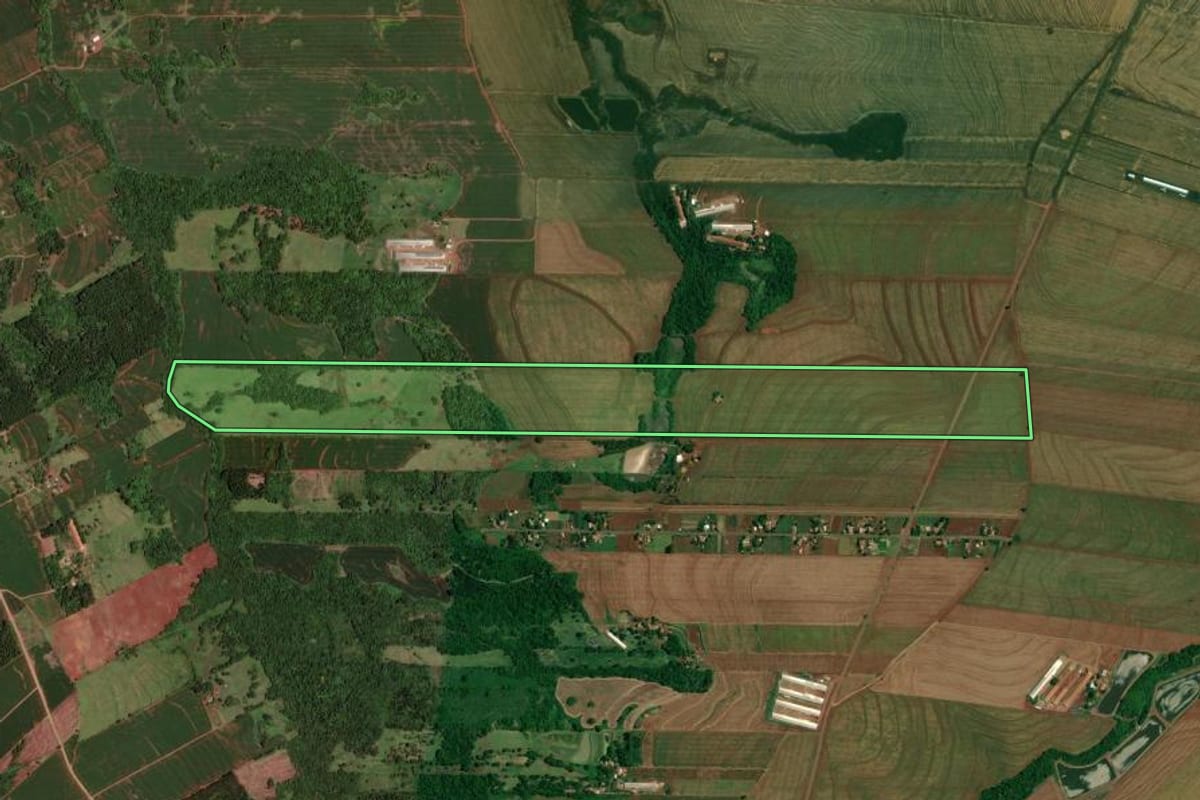 Imagem de satélite do imóvel rural em Jesuítas (PR), com o contorno declarado no CAR desenhado por cima.