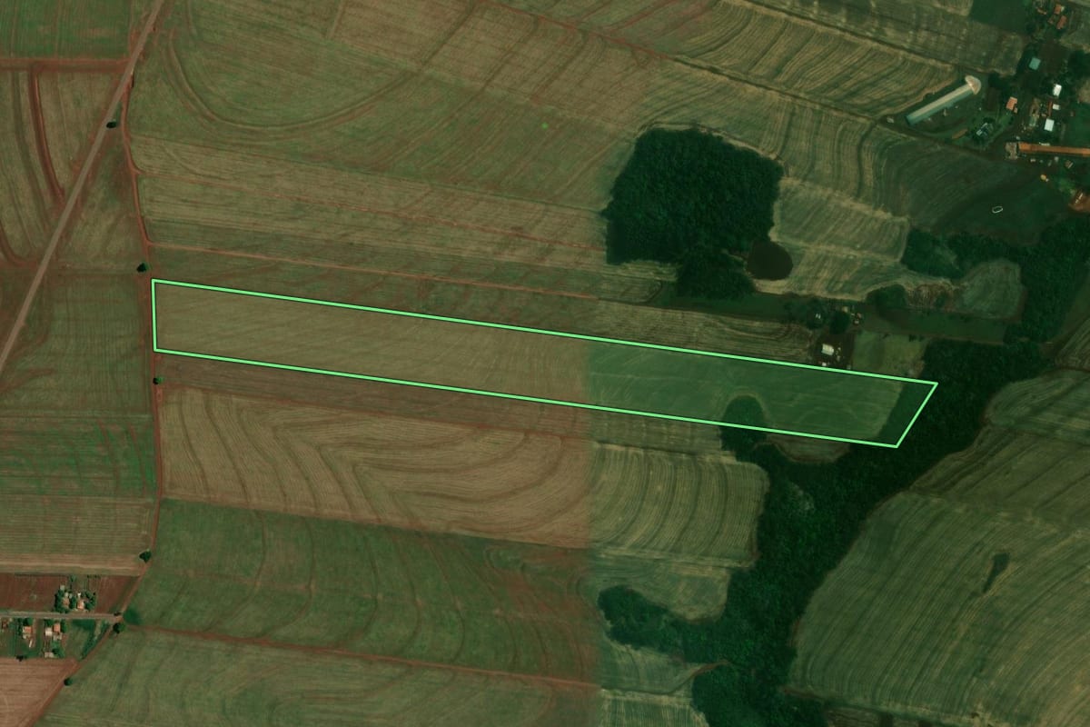 Imagem de satélite do imóvel rural em Jesuítas (PR), com o contorno declarado no CAR desenhado por cima.