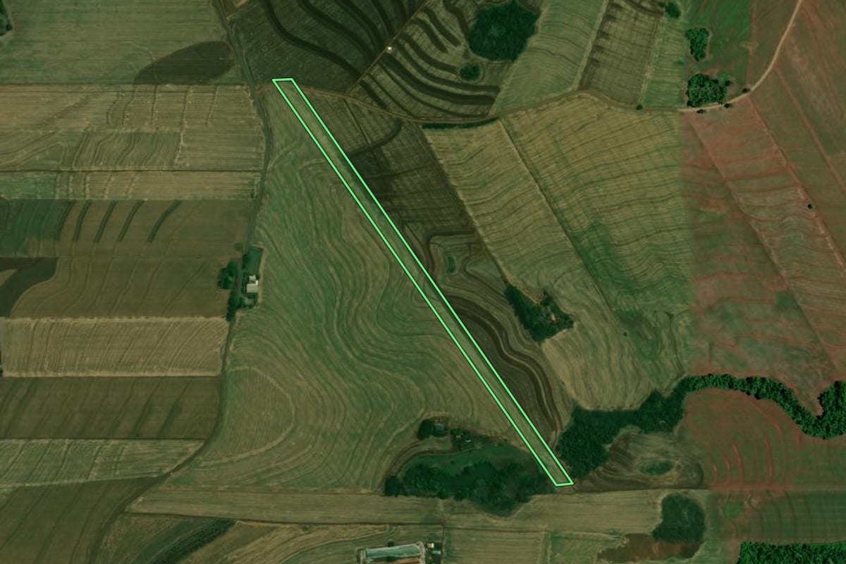 Imagem de satélite do imóvel rural em Jesuítas (PR), com o contorno declarado no CAR desenhado por cima.