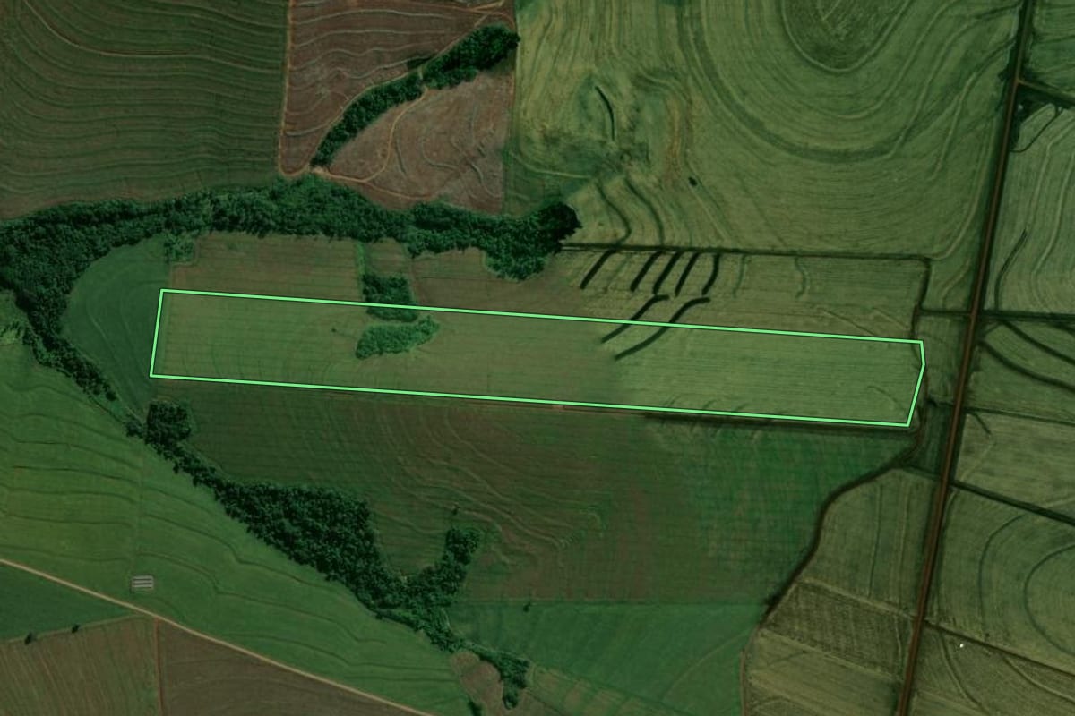 Imagem de satélite do imóvel rural em Jesuítas (PR), com o contorno declarado no CAR desenhado por cima.