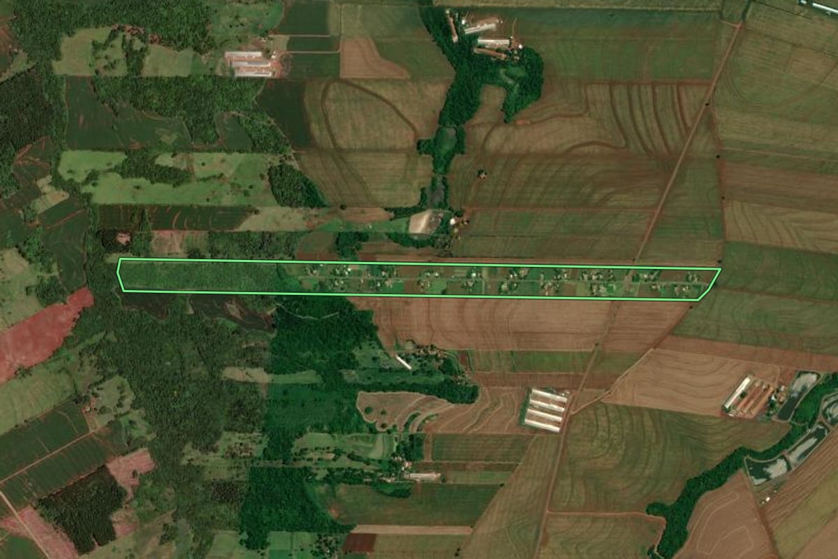 Imagem de satélite do imóvel rural em Jesuítas (PR), com o contorno declarado no CAR desenhado por cima.