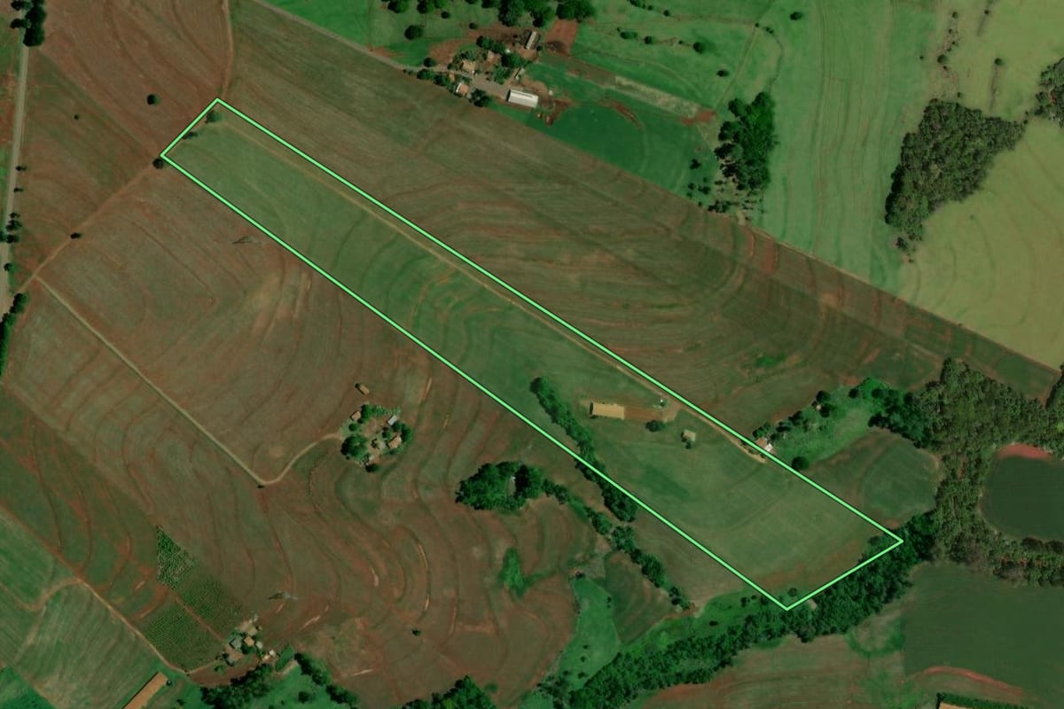 Imagem de satélite do imóvel rural em Jesuítas (PR), com o contorno declarado no CAR desenhado por cima.