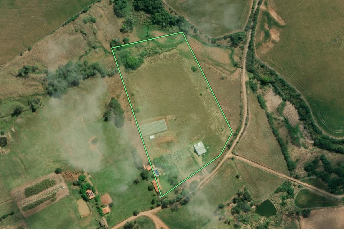 Imagem de satélite do imóvel rural em Jundiaí do Sul (PR), com o contorno declarado no CAR desenhado por cima.
