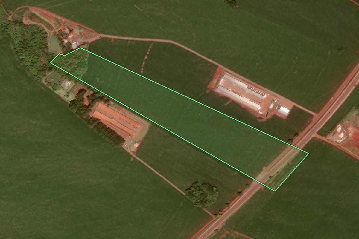 Imagem de satélite do imóvel rural em Juranda (PR), com o contorno declarado no CAR desenhado por cima.