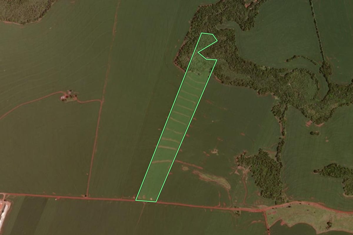 Imagem de satélite do imóvel rural em Juranda (PR), com o contorno declarado no CAR desenhado por cima.
