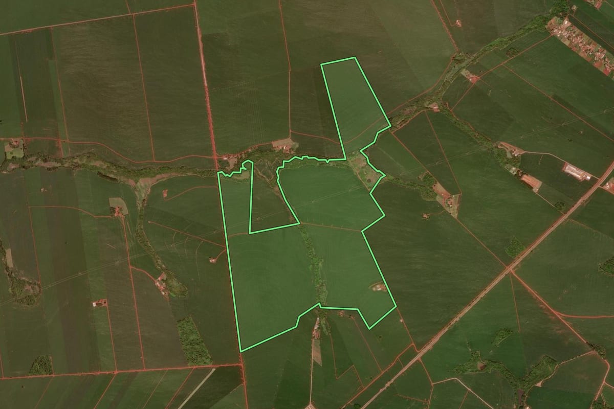 Imagem de satélite do imóvel rural em Juranda (PR), com o contorno declarado no CAR desenhado por cima.