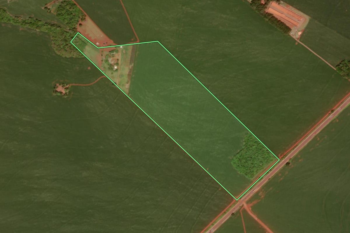 Imagem de satélite do imóvel rural em Juranda (PR), com o contorno declarado no CAR desenhado por cima.