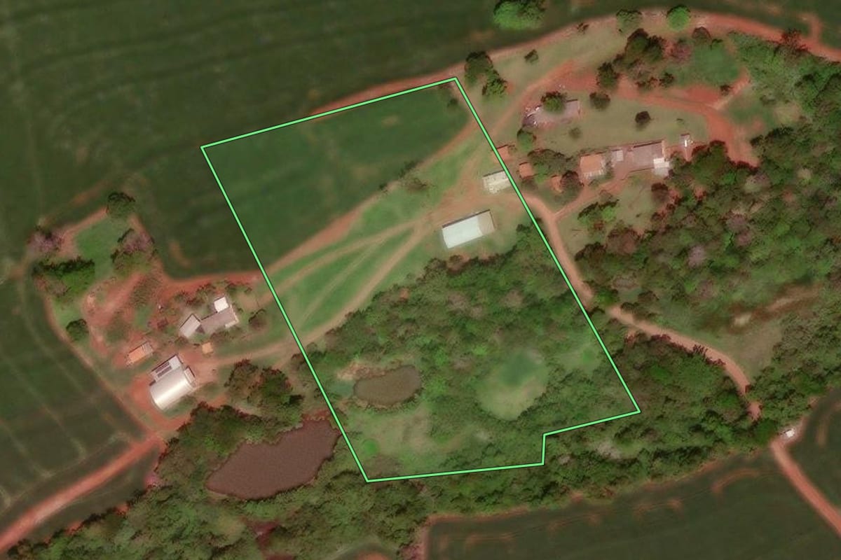 Imagem de satélite do imóvel rural em Juranda (PR), com o contorno declarado no CAR desenhado por cima.