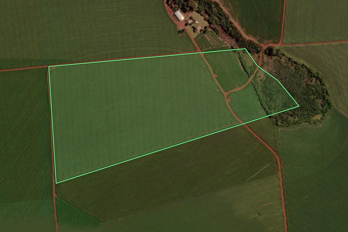 Imagem de satélite do imóvel rural em Juranda (PR), com o contorno declarado no CAR desenhado por cima.