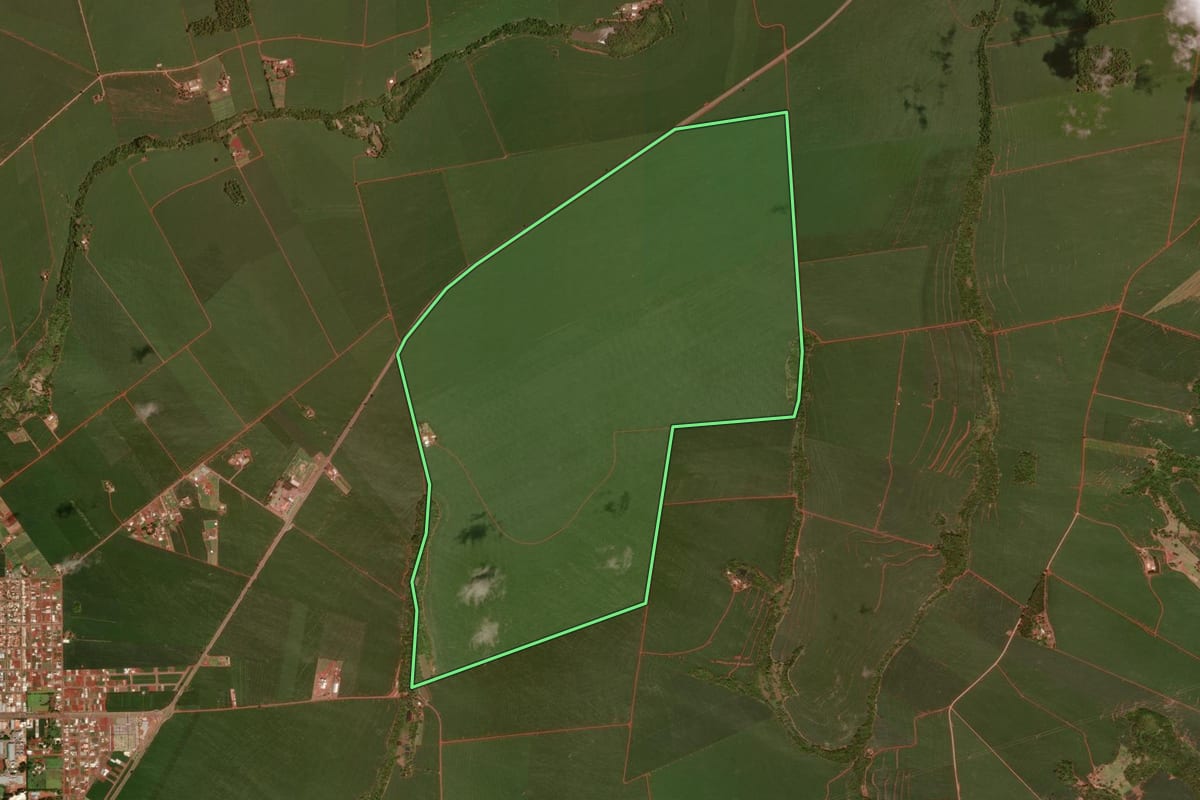 Imagem de satélite do imóvel rural em Juranda (PR), com o contorno declarado no CAR desenhado por cima.