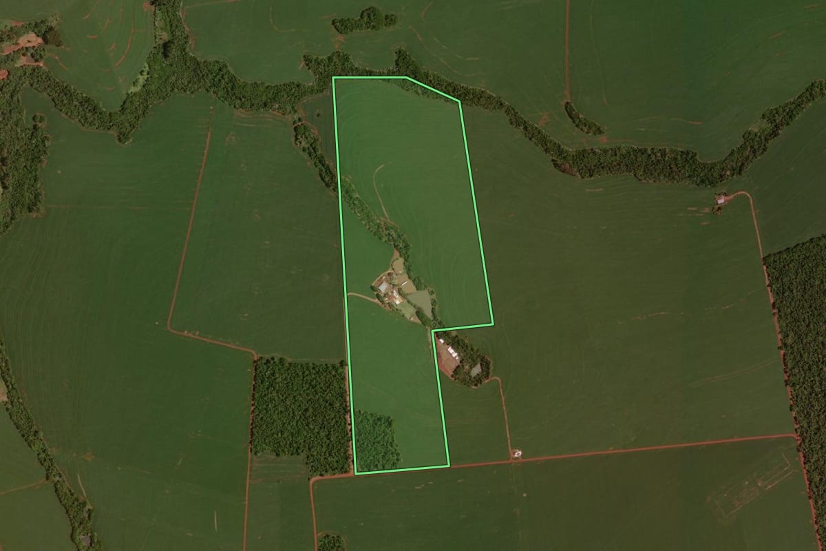 Imagem de satélite do imóvel rural em Juranda (PR), com o contorno declarado no CAR desenhado por cima.
