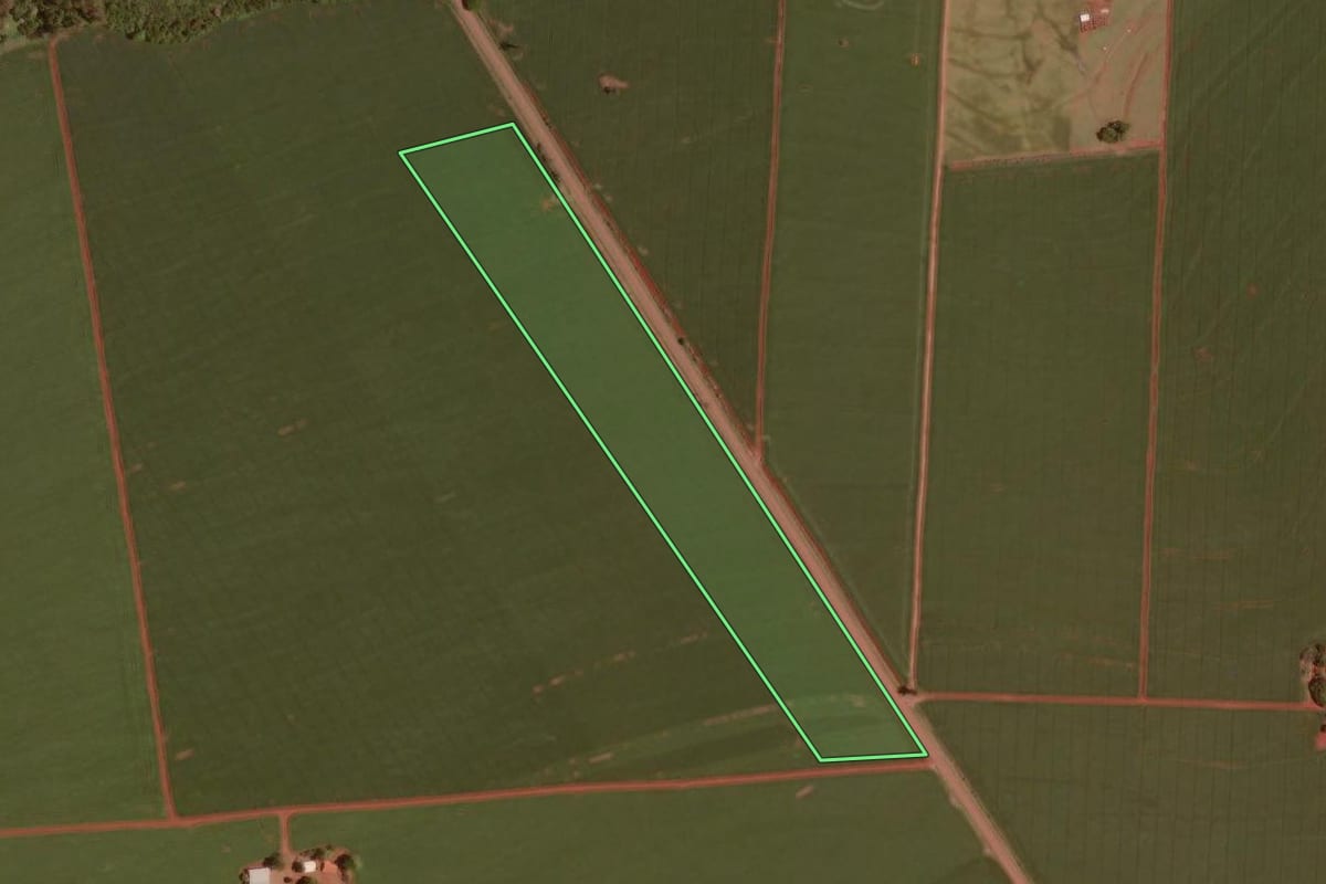 Imagem de satélite do imóvel rural em Juranda (PR), com o contorno declarado no CAR desenhado por cima.