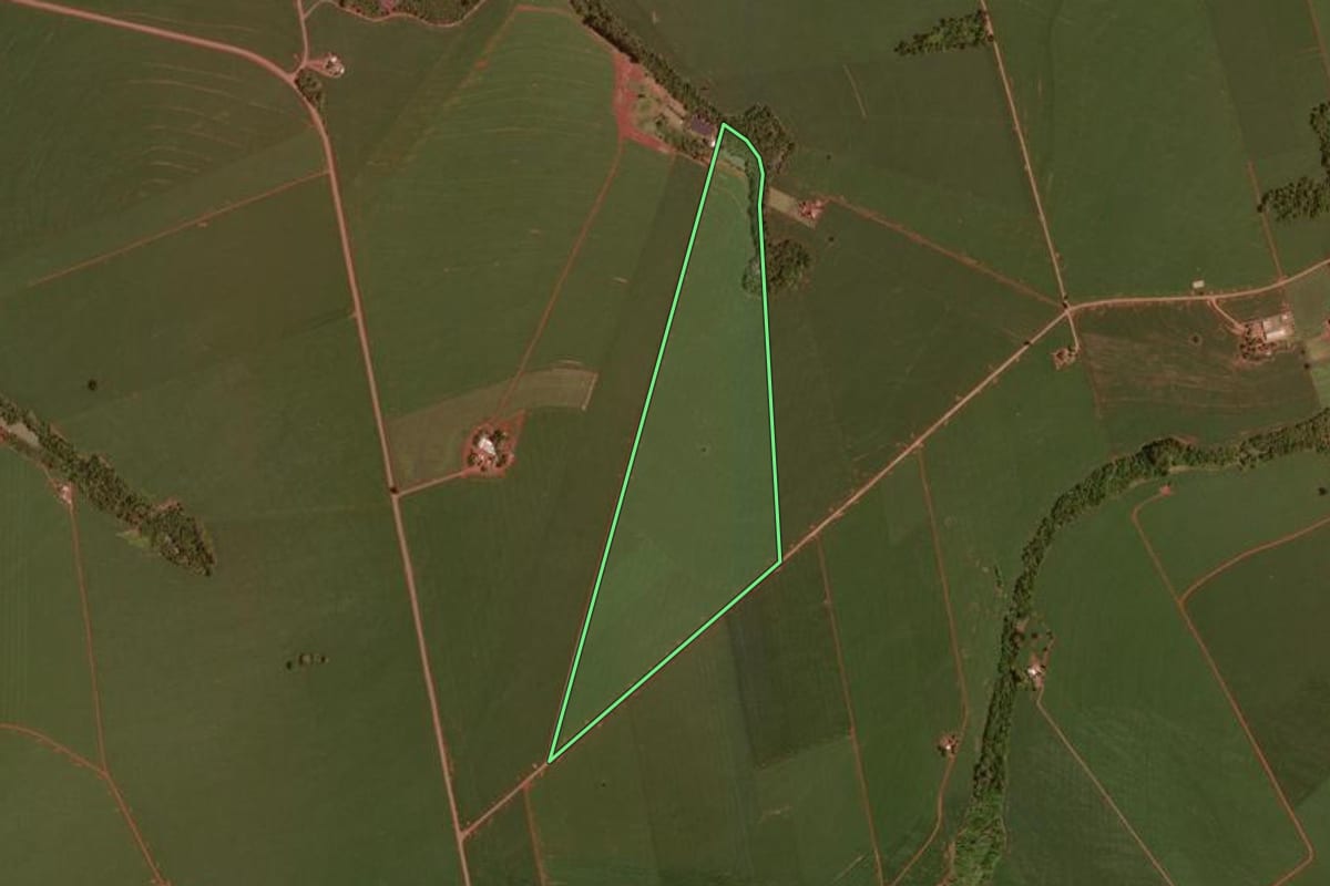 Imagem de satélite do imóvel rural em Juranda (PR), com o contorno declarado no CAR desenhado por cima.