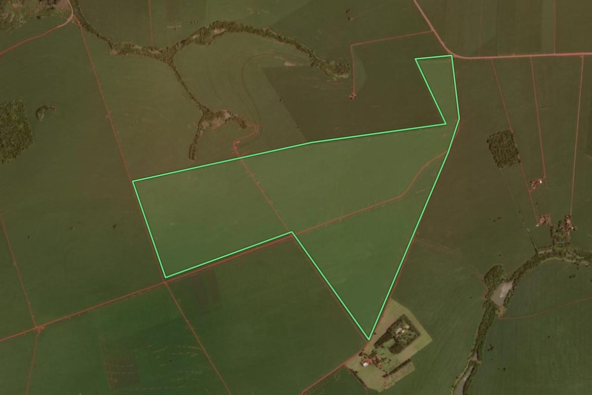 Imagem de satélite do imóvel rural em Juranda (PR), com o contorno declarado no CAR desenhado por cima.