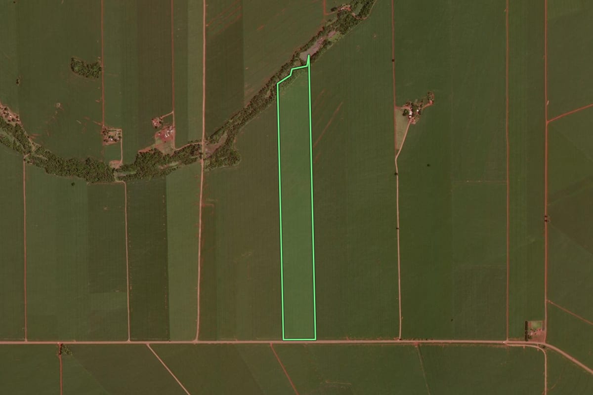 Imagem de satélite do imóvel rural em Juranda (PR), com o contorno declarado no CAR desenhado por cima.