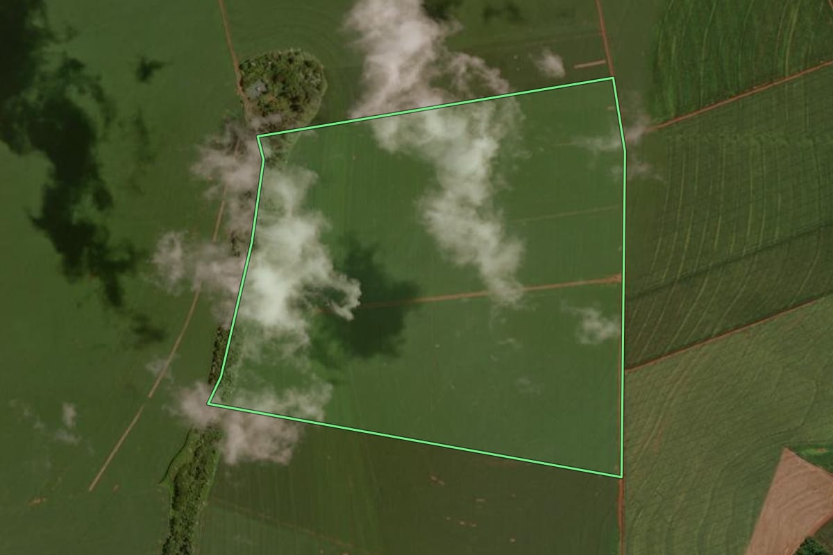 Imagem de satélite do imóvel rural em Juranda (PR), com o contorno declarado no CAR desenhado por cima.