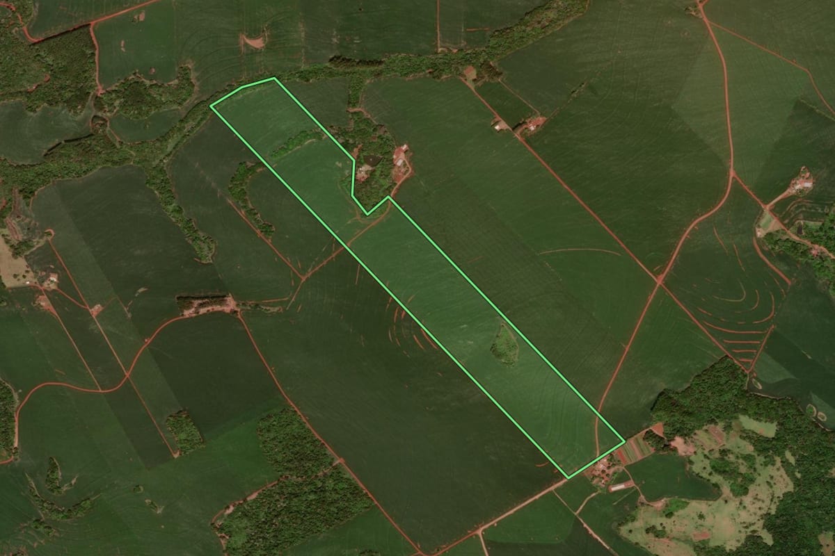 Imagem de satélite do imóvel rural em Juranda (PR), com o contorno declarado no CAR desenhado por cima.