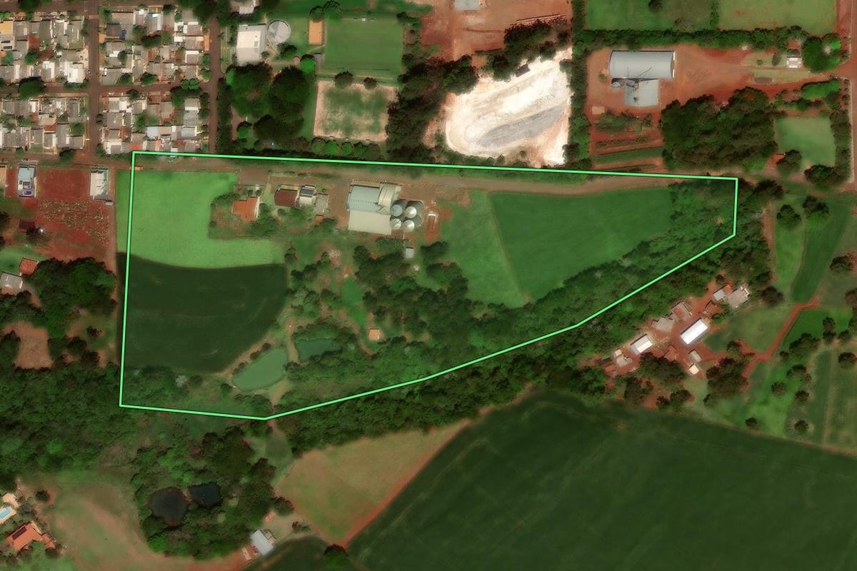 Imagem de satélite do imóvel rural em Juranda (PR), com o contorno declarado no CAR desenhado por cima.