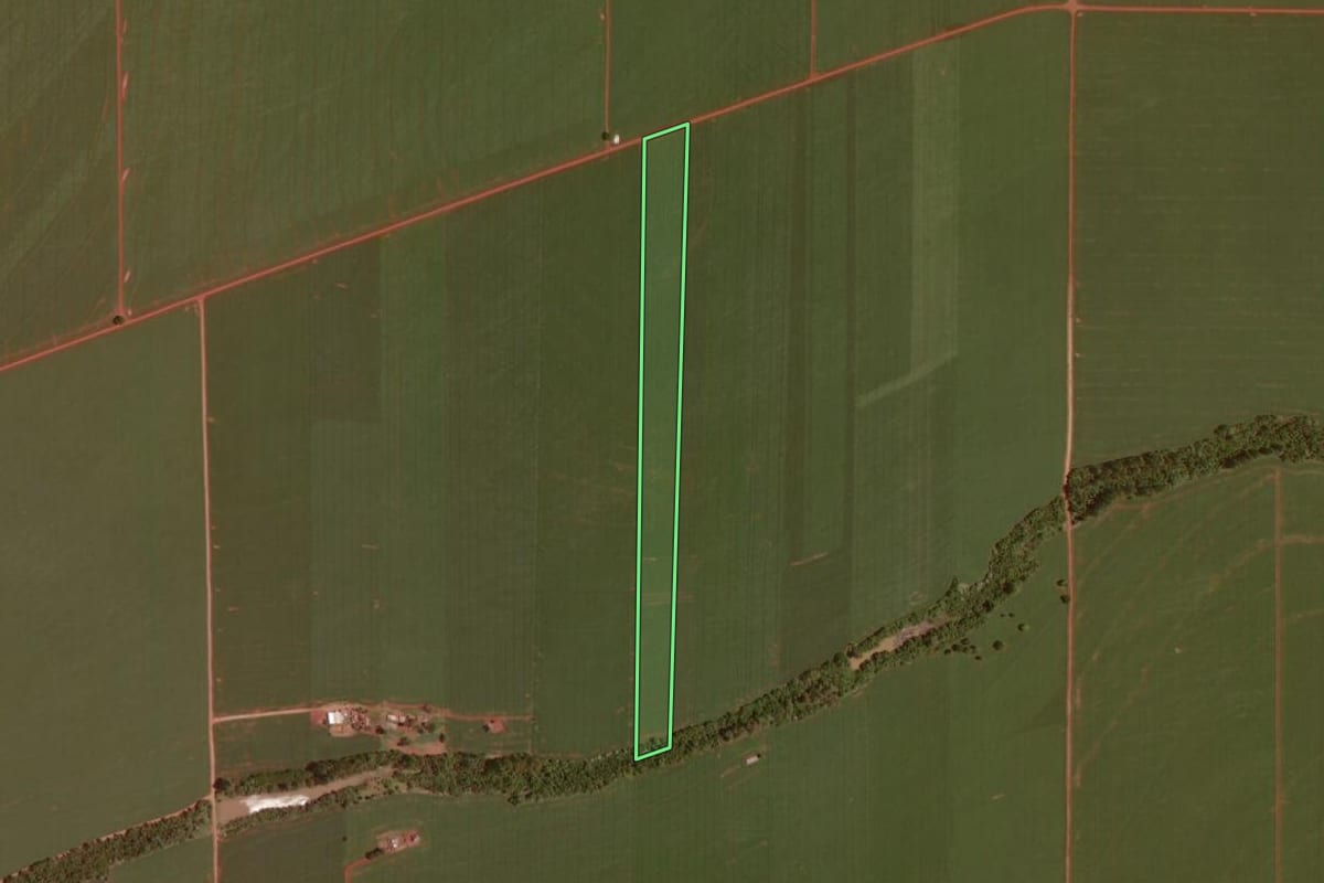 Imagem de satélite do imóvel rural em Juranda (PR), com o contorno declarado no CAR desenhado por cima.