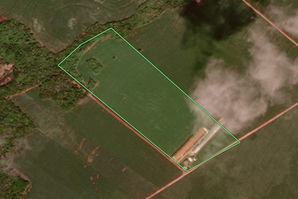 Imagem de satélite do imóvel rural em Juranda (PR), com o contorno declarado no CAR desenhado por cima.
