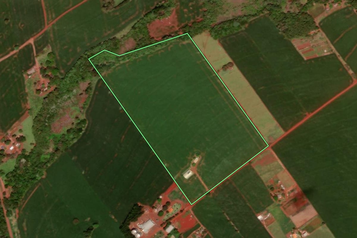Imagem de satélite do imóvel rural em Juranda (PR), com o contorno declarado no CAR desenhado por cima.