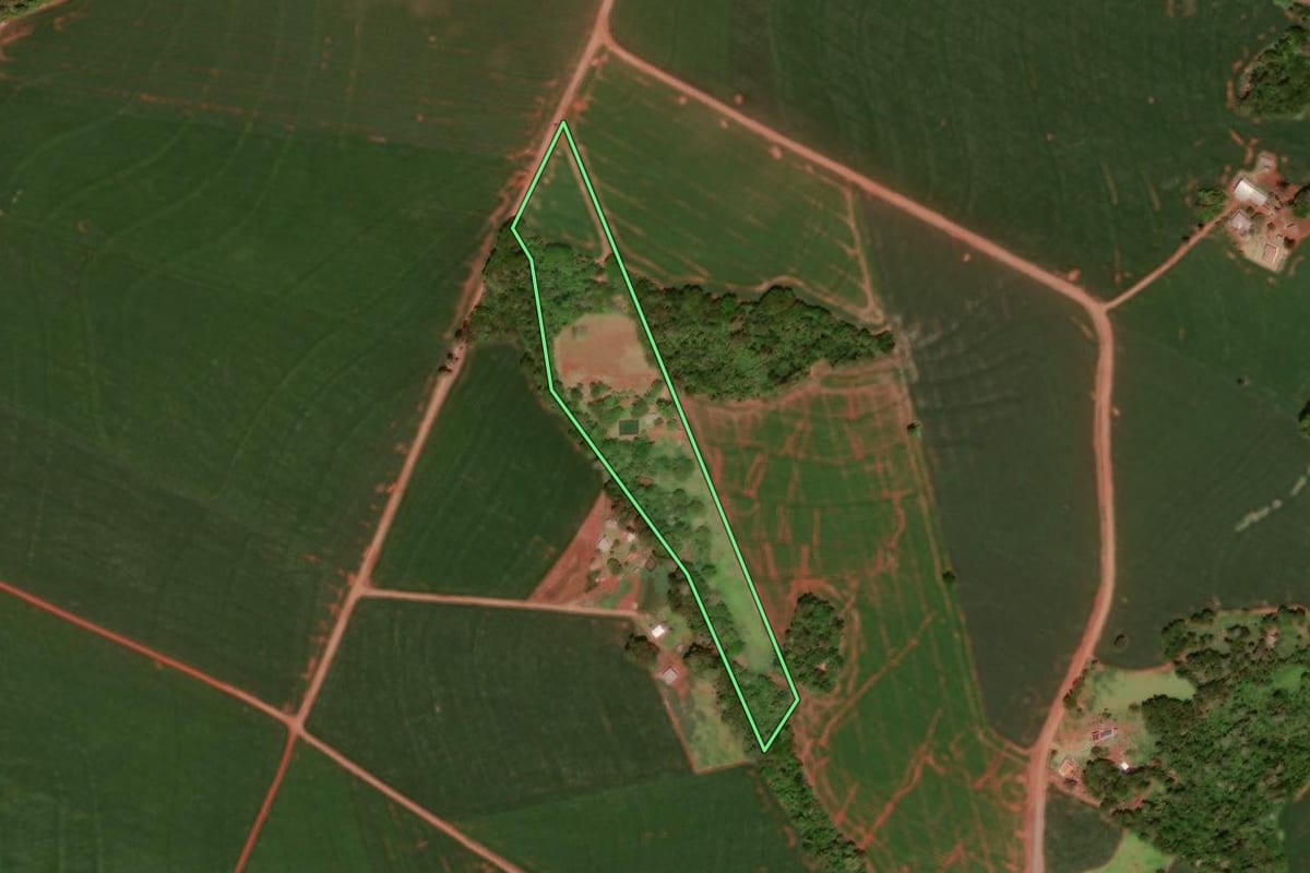 Imagem de satélite do imóvel rural em Juranda (PR), com o contorno declarado no CAR desenhado por cima.