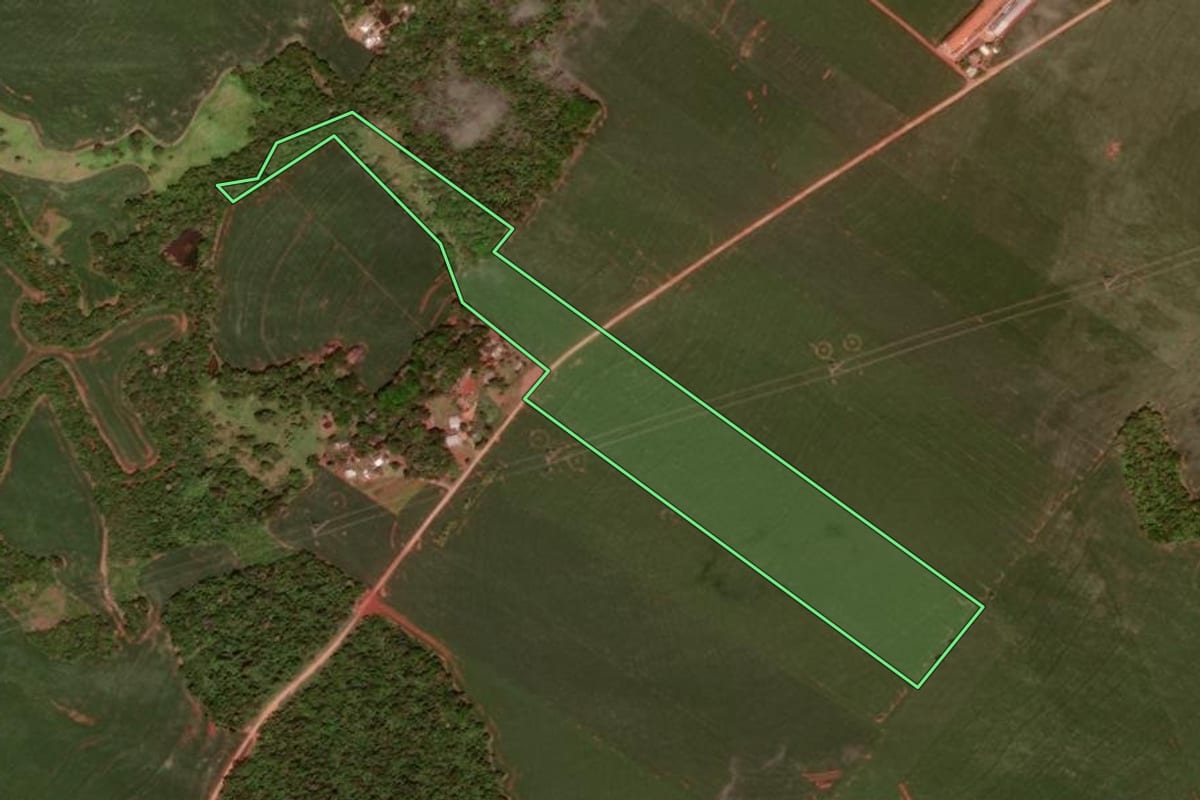 Imagem de satélite do imóvel rural em Juranda (PR), com o contorno declarado no CAR desenhado por cima.