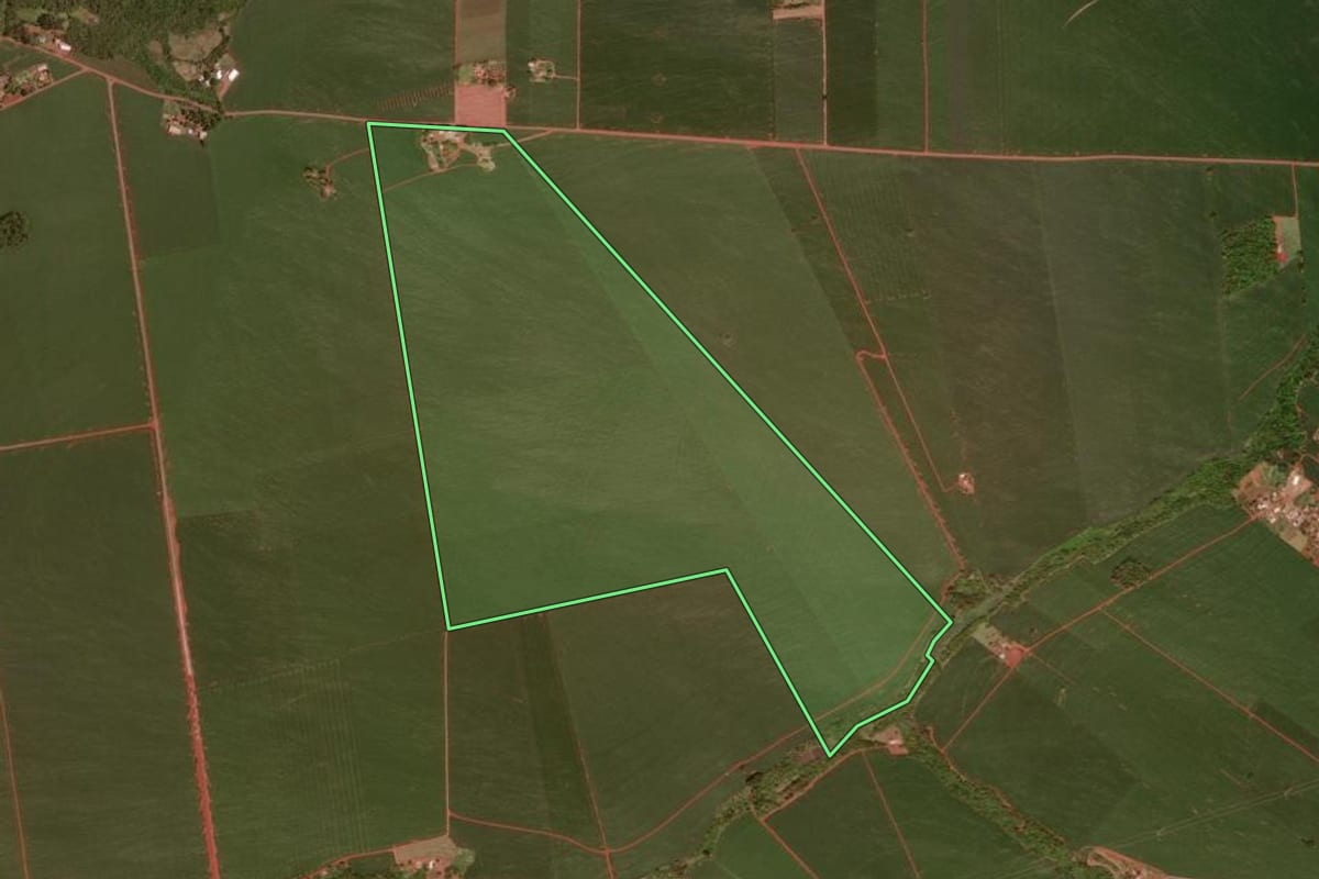 Imagem de satélite do imóvel rural em Juranda (PR), com o contorno declarado no CAR desenhado por cima.