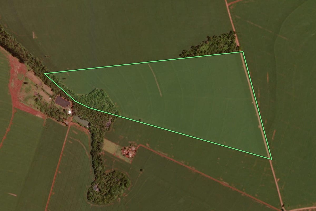 Imagem de satélite do imóvel rural em Juranda (PR), com o contorno declarado no CAR desenhado por cima.