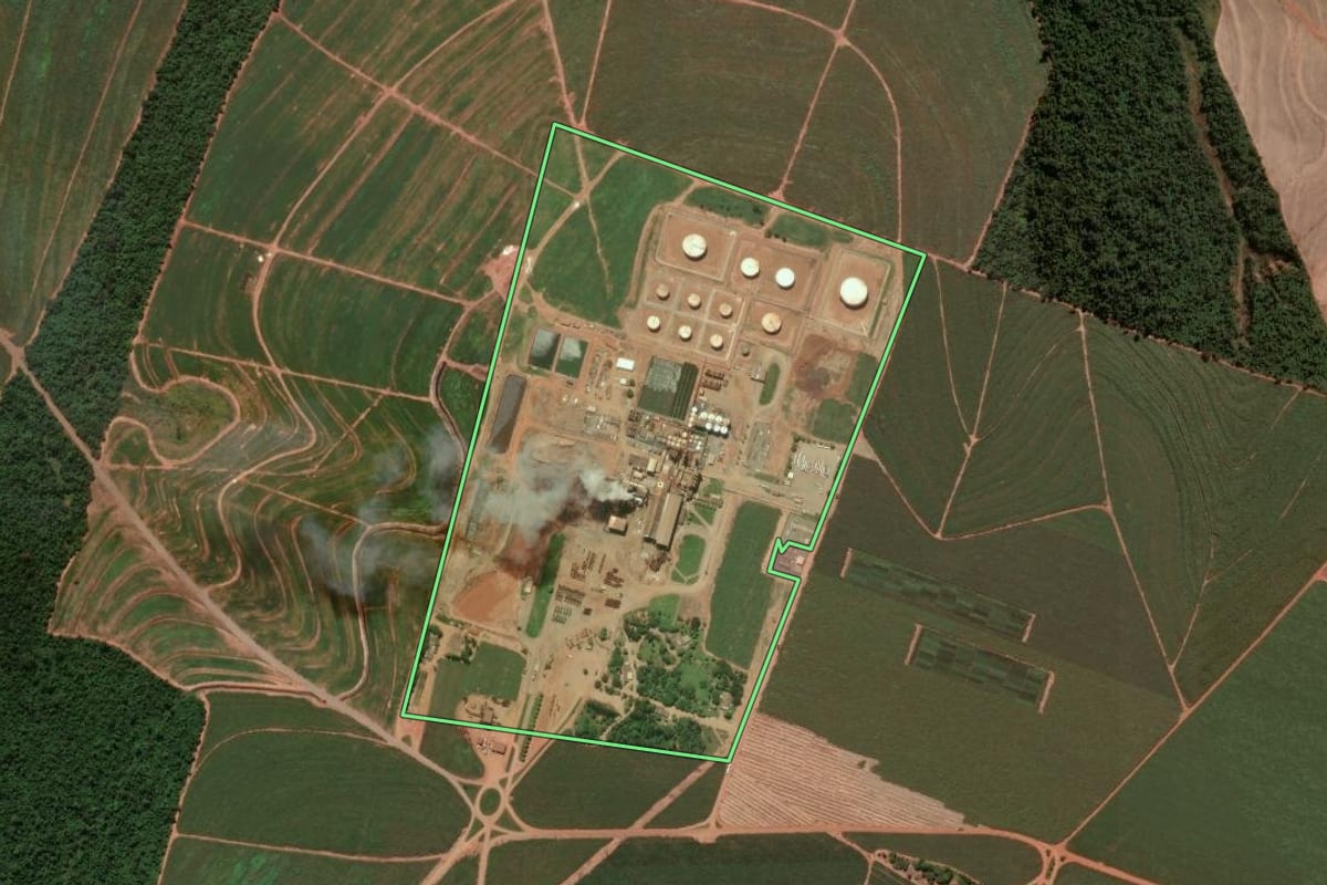 Imagem de satélite do imóvel rural em Jussara (PR), com o contorno declarado no CAR desenhado por cima.