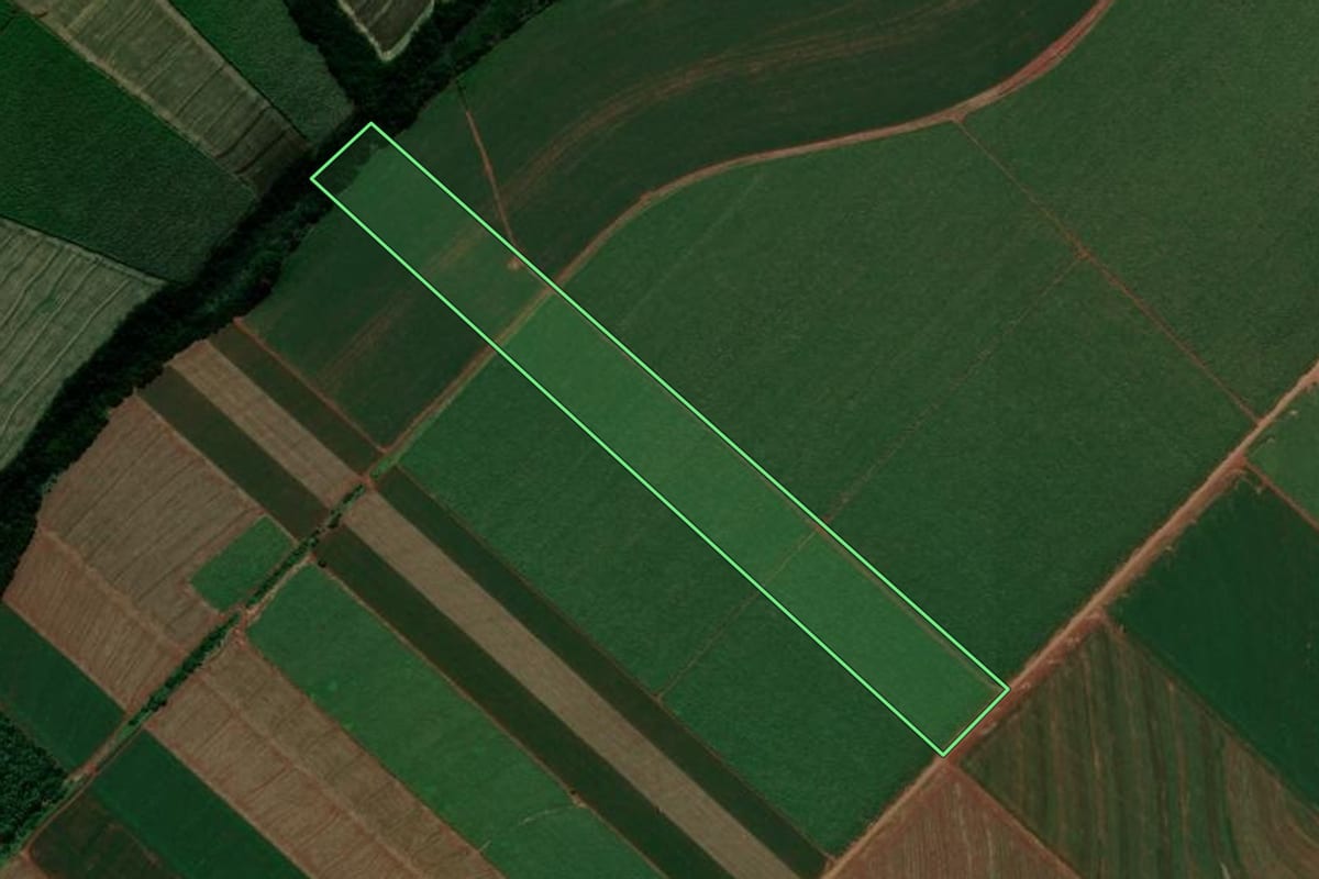 Imagem de satélite do imóvel rural em Jussara (PR), com o contorno declarado no CAR desenhado por cima.
