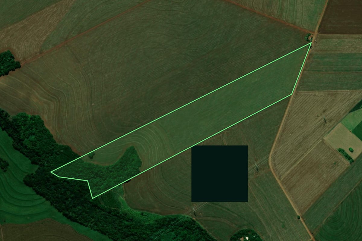 Imagem de satélite do imóvel rural em Jussara (PR), com o contorno declarado no CAR desenhado por cima.
