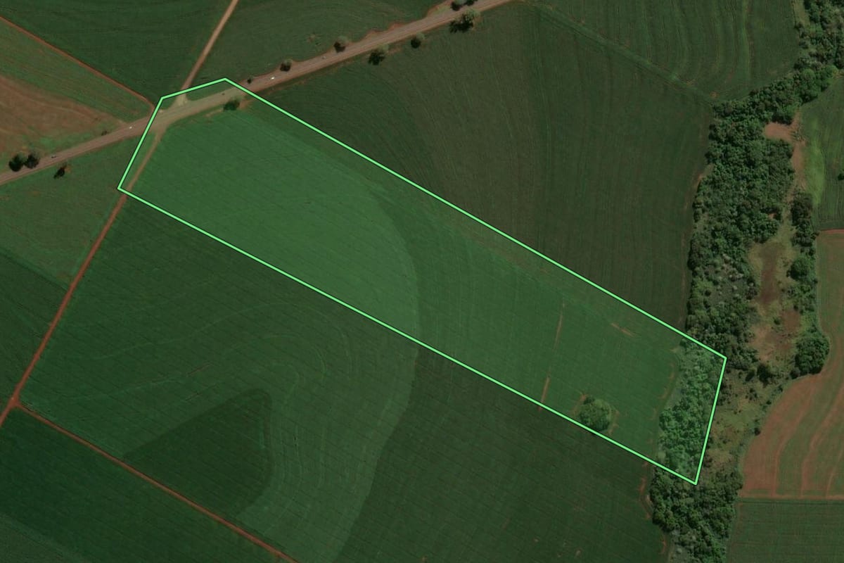 Imagem de satélite do imóvel rural em Jussara (PR), com o contorno declarado no CAR desenhado por cima.