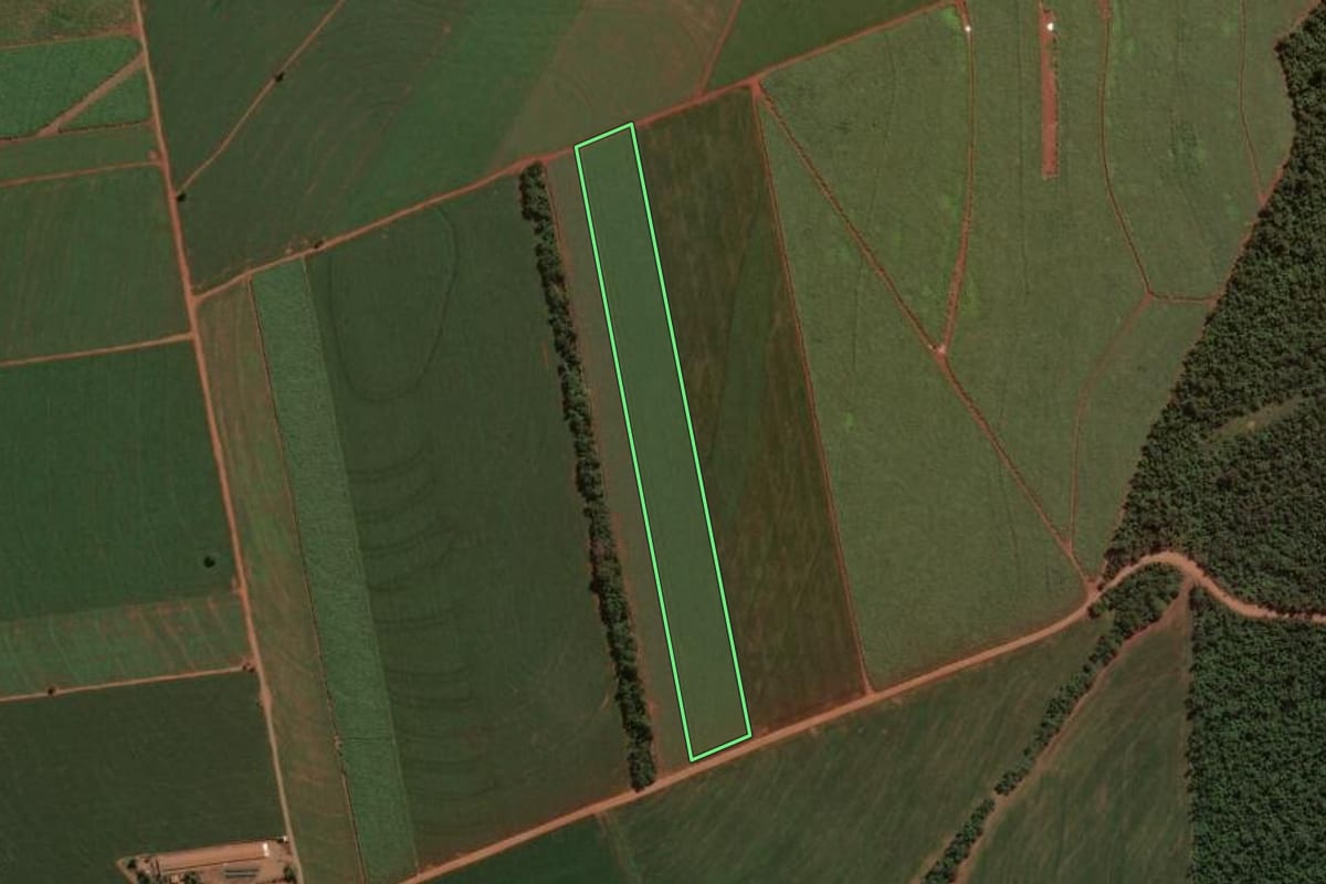 Imagem de satélite do imóvel rural em Jussara (PR), com o contorno declarado no CAR desenhado por cima.