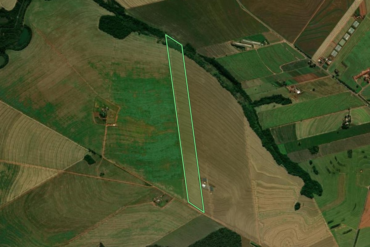 Imagem de satélite do imóvel rural em Jussara (PR), com o contorno declarado no CAR desenhado por cima.