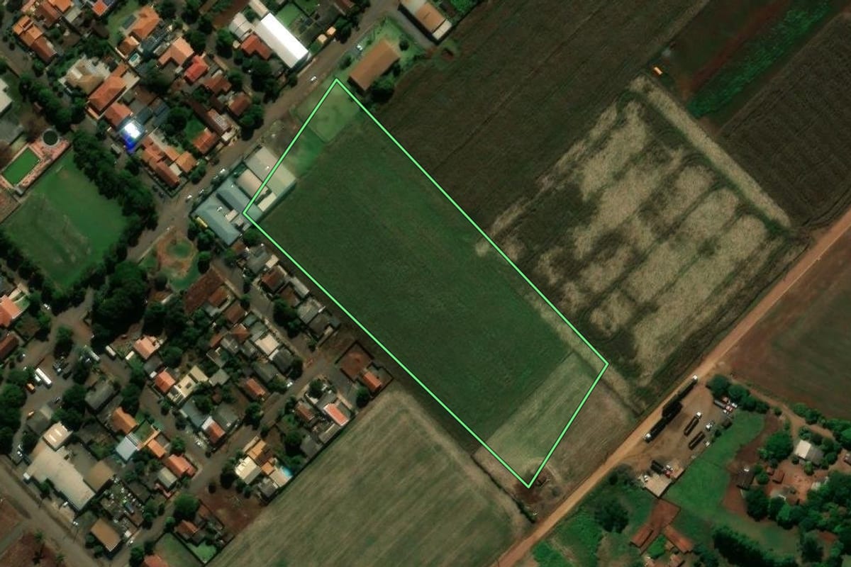 Imagem de satélite do imóvel rural em Jussara (PR), com o contorno declarado no CAR desenhado por cima.