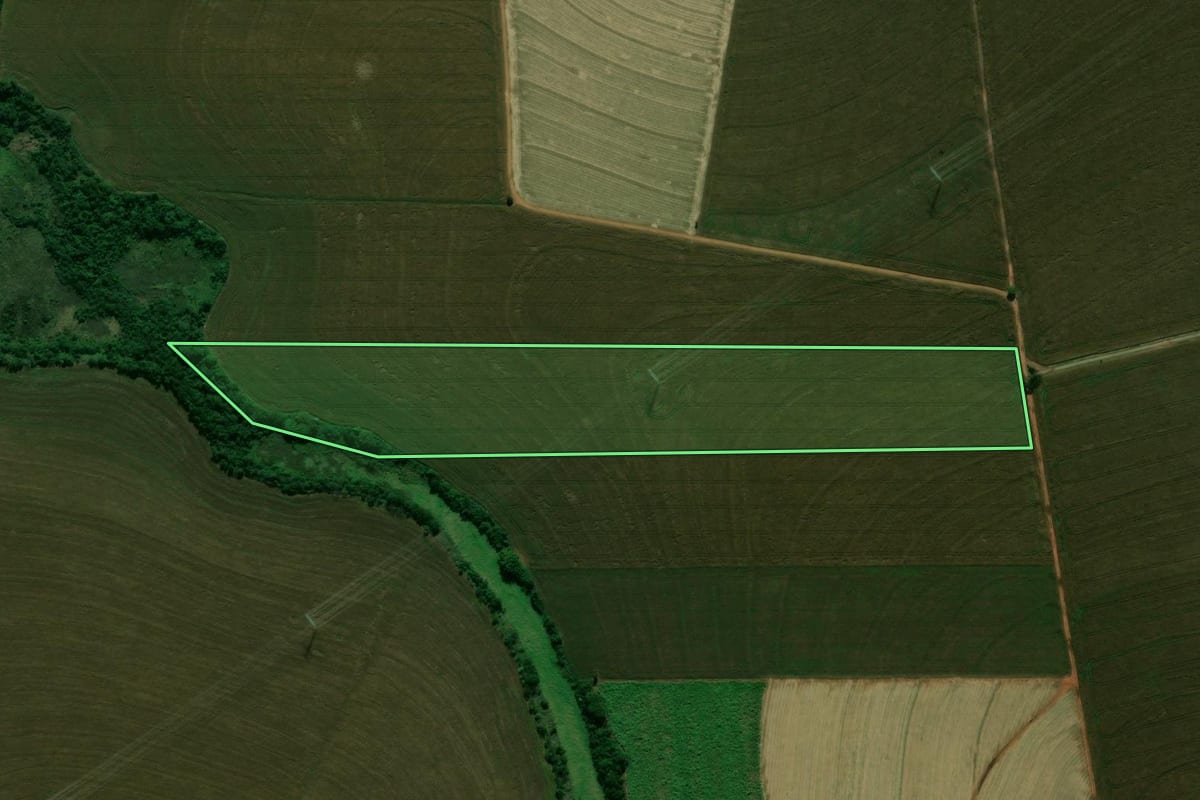 Imagem de satélite do imóvel rural em Jussara (PR), com o contorno declarado no CAR desenhado por cima.