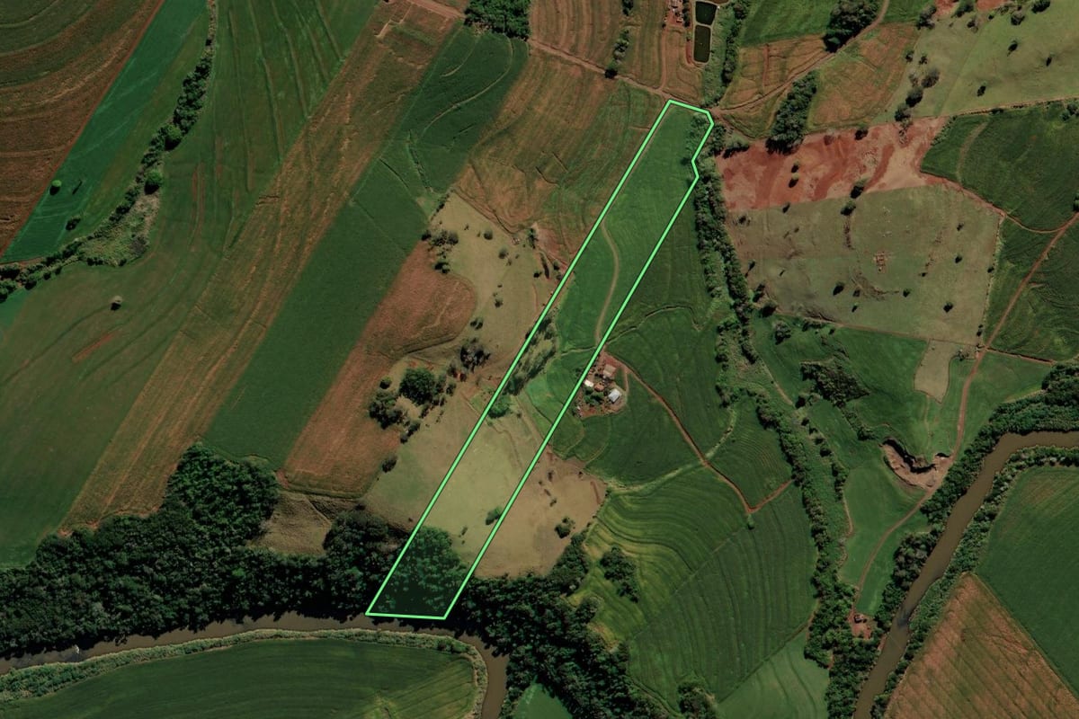 Imagem de satélite do imóvel rural em Kaloré (PR), com o contorno declarado no CAR desenhado por cima.
