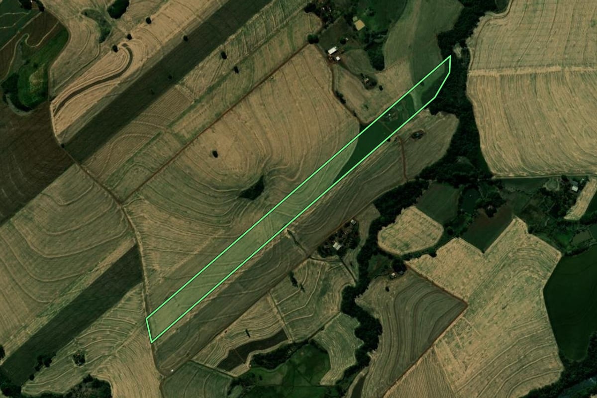 Imagem de satélite do imóvel rural em Kaloré (PR), com o contorno declarado no CAR desenhado por cima.