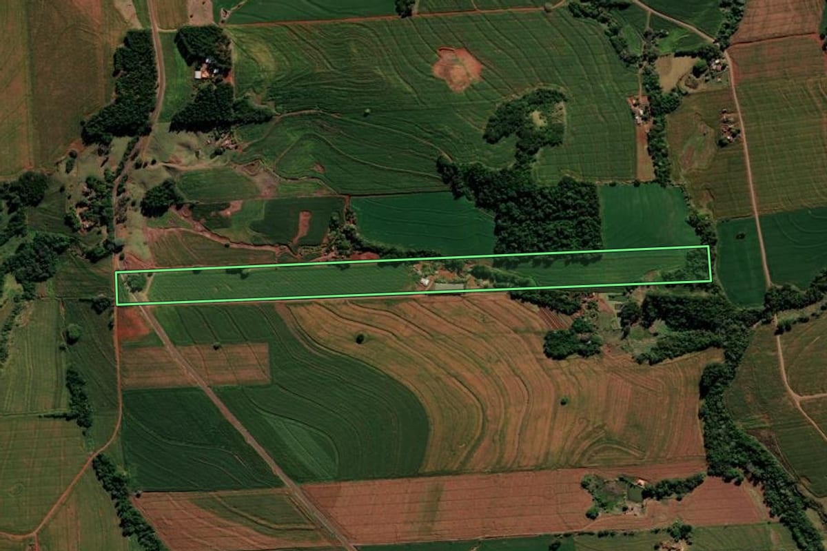 Imagem de satélite do imóvel rural em Kaloré (PR), com o contorno declarado no CAR desenhado por cima.