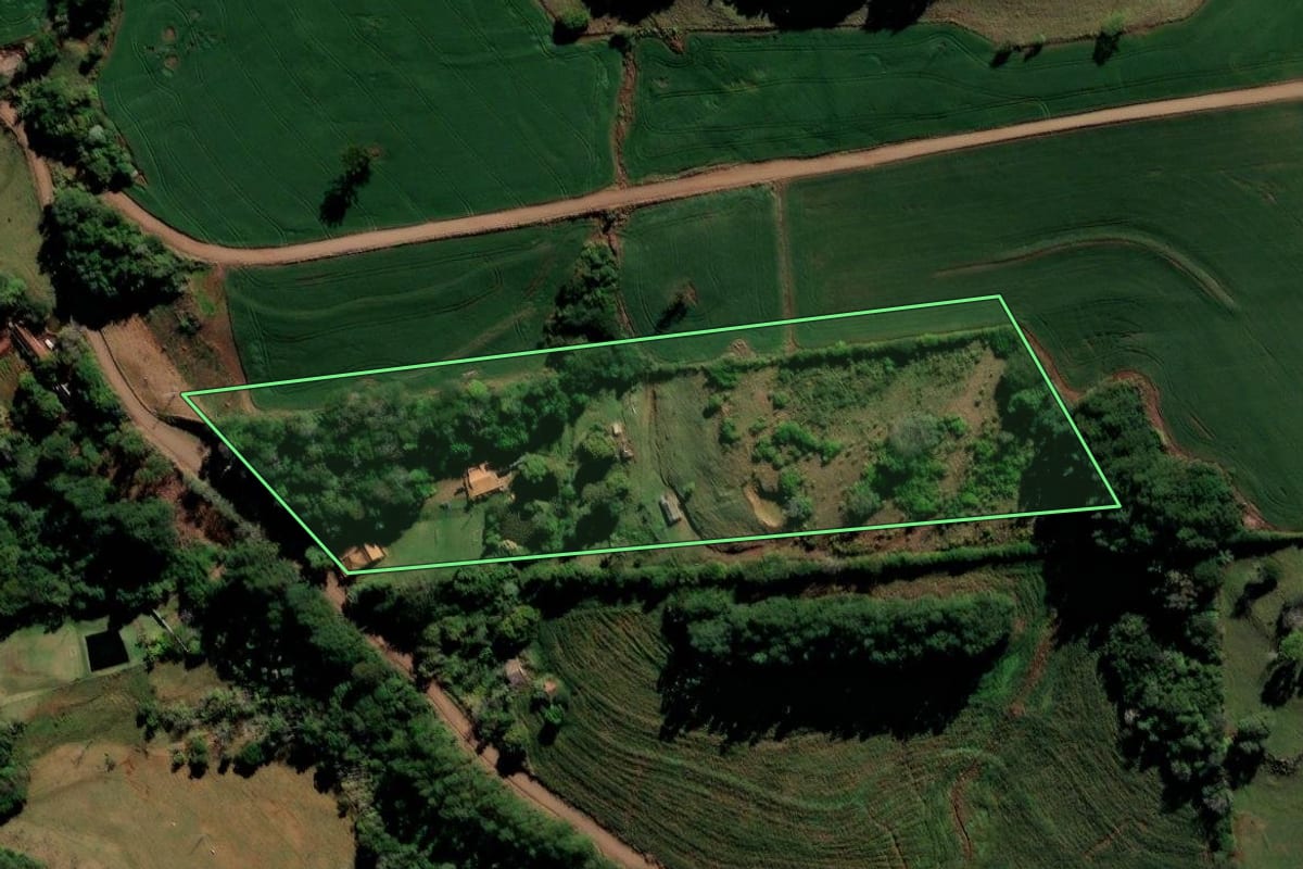 Imagem de satélite do imóvel rural em Kaloré (PR), com o contorno declarado no CAR desenhado por cima.