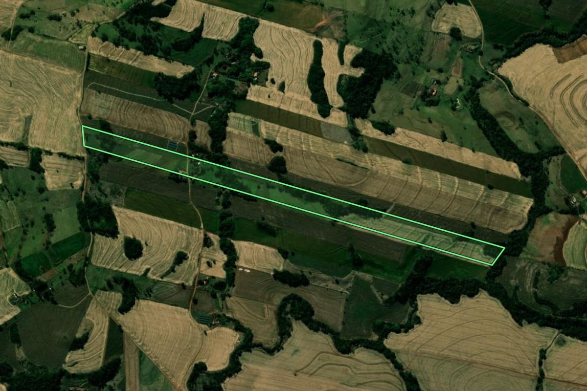 Imagem de satélite do imóvel rural em Kaloré (PR), com o contorno declarado no CAR desenhado por cima.